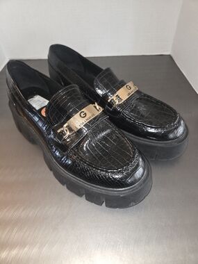 GBG LA Collie Black Croc Embossed Lug Platform Loafers Gold Chain Accent 11